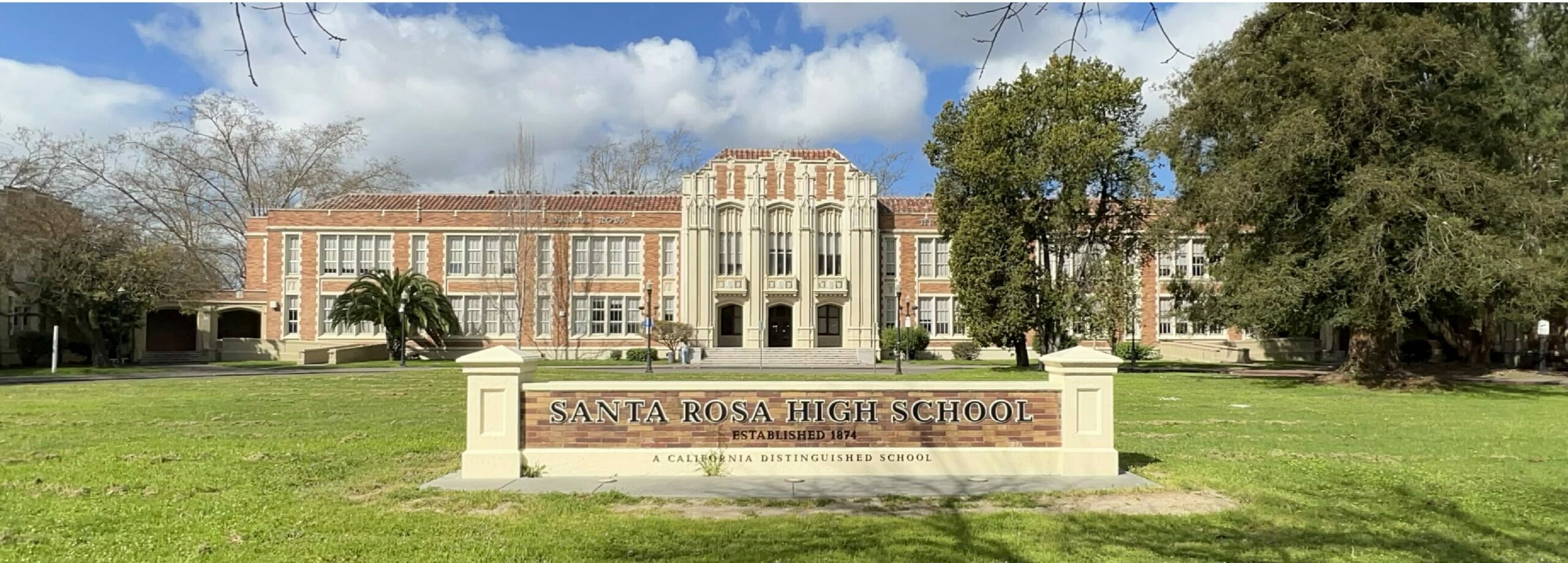 Image of the sign on the front lawn of the Santa Rosa High School main building